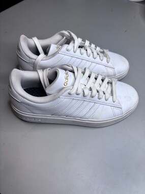 Adidas Grand Court 2.0 Women's Tennis Shoes - White/Gold Metallic size 7.5